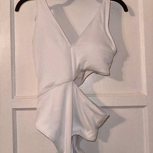 Asymmetrical Cutout Shaping One-Piece Swimsuit NWT MEDIUM - Picture 6 of 8